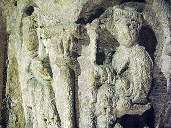 Saint-Denis - chapiteau de la crypte de Suger st denis crypte 01