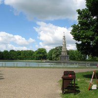 Pagode de Chanteloup - l'allée des jeux anciens, le miroir d'eau et la Pagode.