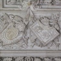 Château de Blois –  l’intérieur de l’aile Gaston d’Orléans  - détail des compartiments sculptés de trophées à l’antique attribués à Simon Guillain et Michel Angier.