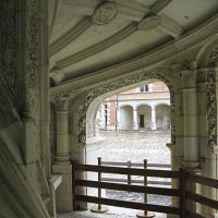 Château de Blois –  l’aile François Ier – l’intérieur de l’escalier Renaissance au rez-de-chaussée.