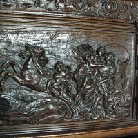 Château de Blois –  l’aile François Ier – chambre de la Reine  -détail de la tête de lit en chêne sculpté (fin XVIe siècle).