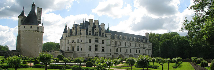 Chenonceau la façade ouest vue du jardin Catherine de Médicis chenonceau facade ouest