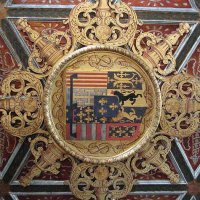 Chenonceau - La Chambre des Cinq Reines - le plafond à caissons (XVIe siècle) est orné des armoiries des cinq reines honorées dans cette salle - ici (au centre du plafond) les armoiries de Louise de Lorraine.