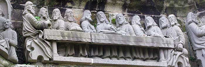 enclos paroissial de Pleyben - détail du calvaire - la cène pleyben 2