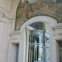 Evian - le Palais Lumière - sous le porche fresque attribuée à Jean D. Benderly