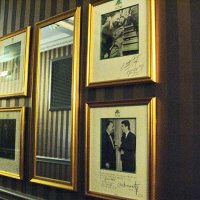 Grand Hôtel de Cabourg - hommage à Bruno Coquatrix sur le chemin de la chambre
