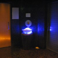 Le Grand Monarque à Chartres – Le Spa Beby Monarque, fontaine de glace entre le sauna et le hammam.