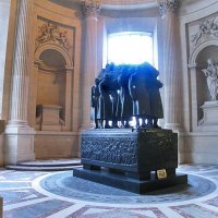 Dôme des Invalides - le tombeau du maréchal Foch (1937) par Paul Landowski (1875-1961). 
