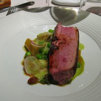 La Marine - Le canard de Challans, petits pois & rhubarbe : fondant, goûteux à souhait, pointe d'acidulé… un retour à la terre parfait.