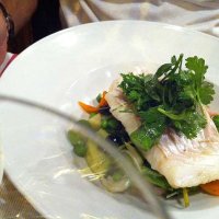 Pavé de cabillaud ½ sel poché dans un bouillon de volaille, légumes croquant à la citronnelle et à la coriandre