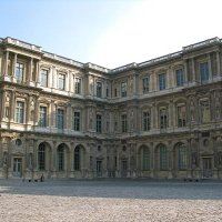 Louvre cour carrée, angle de l'aile nord et de l'aile est.
