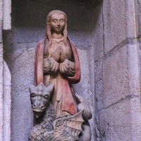 Cathédrale Saint-Vincent de Saint-Malo –  petite sculpture polychrome, sainte et dragon.