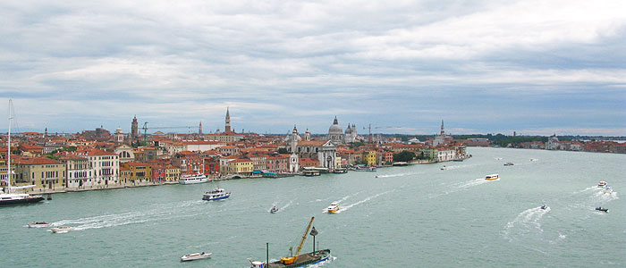 Venise le canal de la Guidecca et les Zattere venise zattere