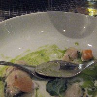 Ze  Kitchen Galerie - Huîtres et couteaux, raifort - citronnelle, kaki, huile cresson-roquette